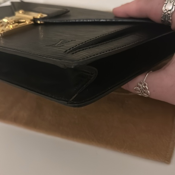 Louis Vuitton Epi Dragonne Clutch with Dustbag & COA - Picture 5 of 15